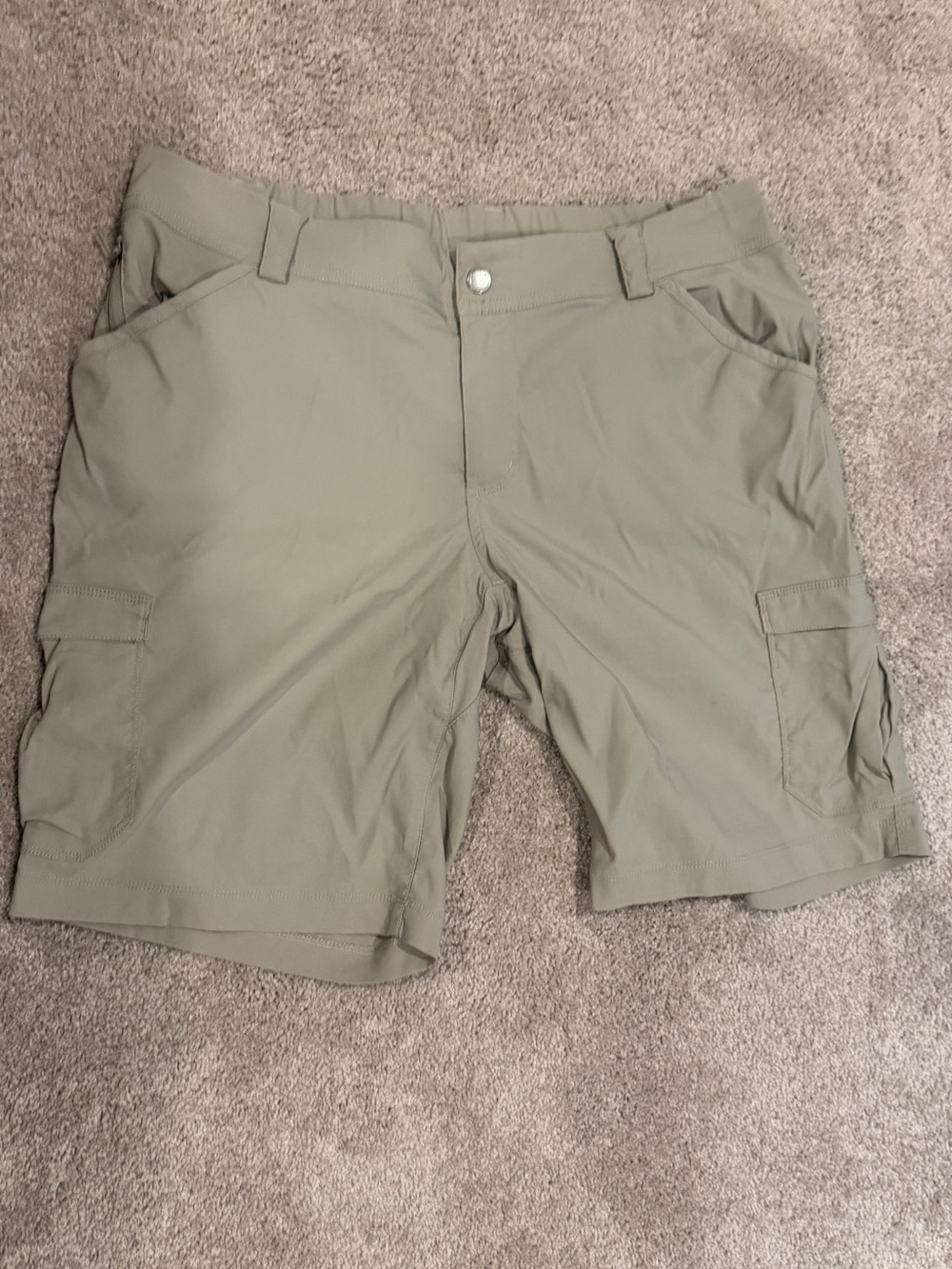 Duluth Women’s Cargo Shorts in Olive